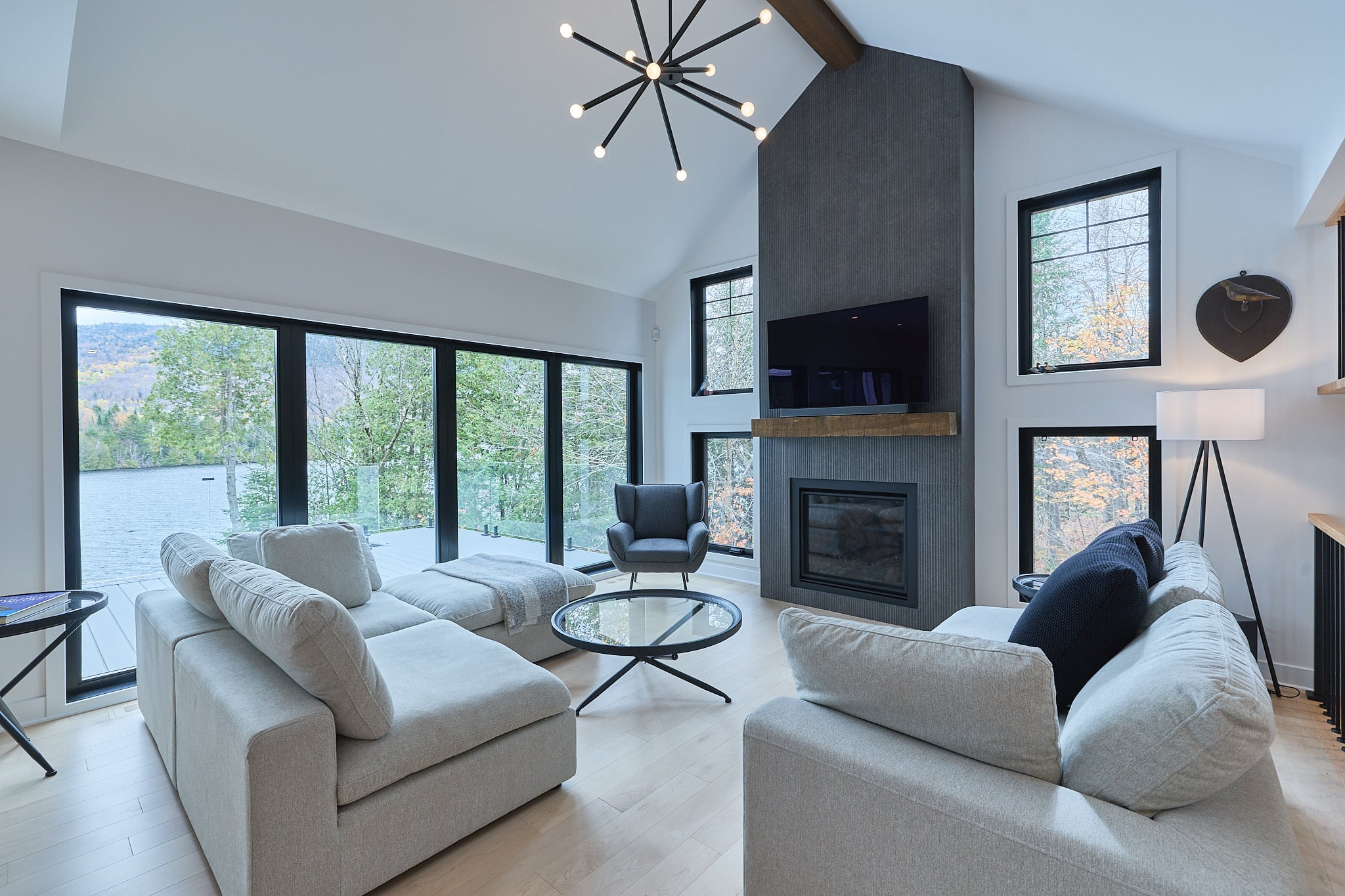 Sublime maison neuve avec quai privé à vendre 