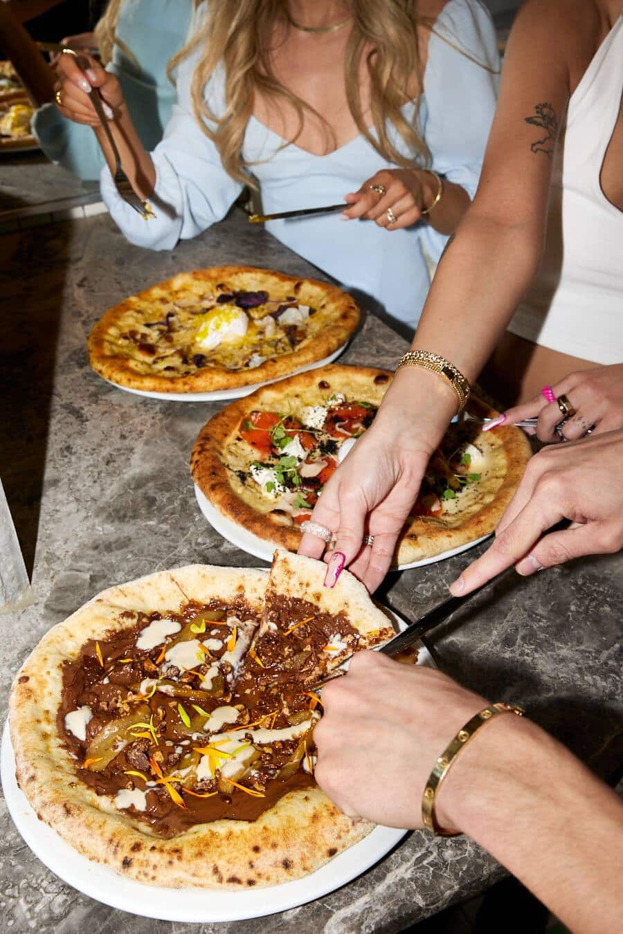 Il existe une Pizza Ferrero Rocher dans ce resto
