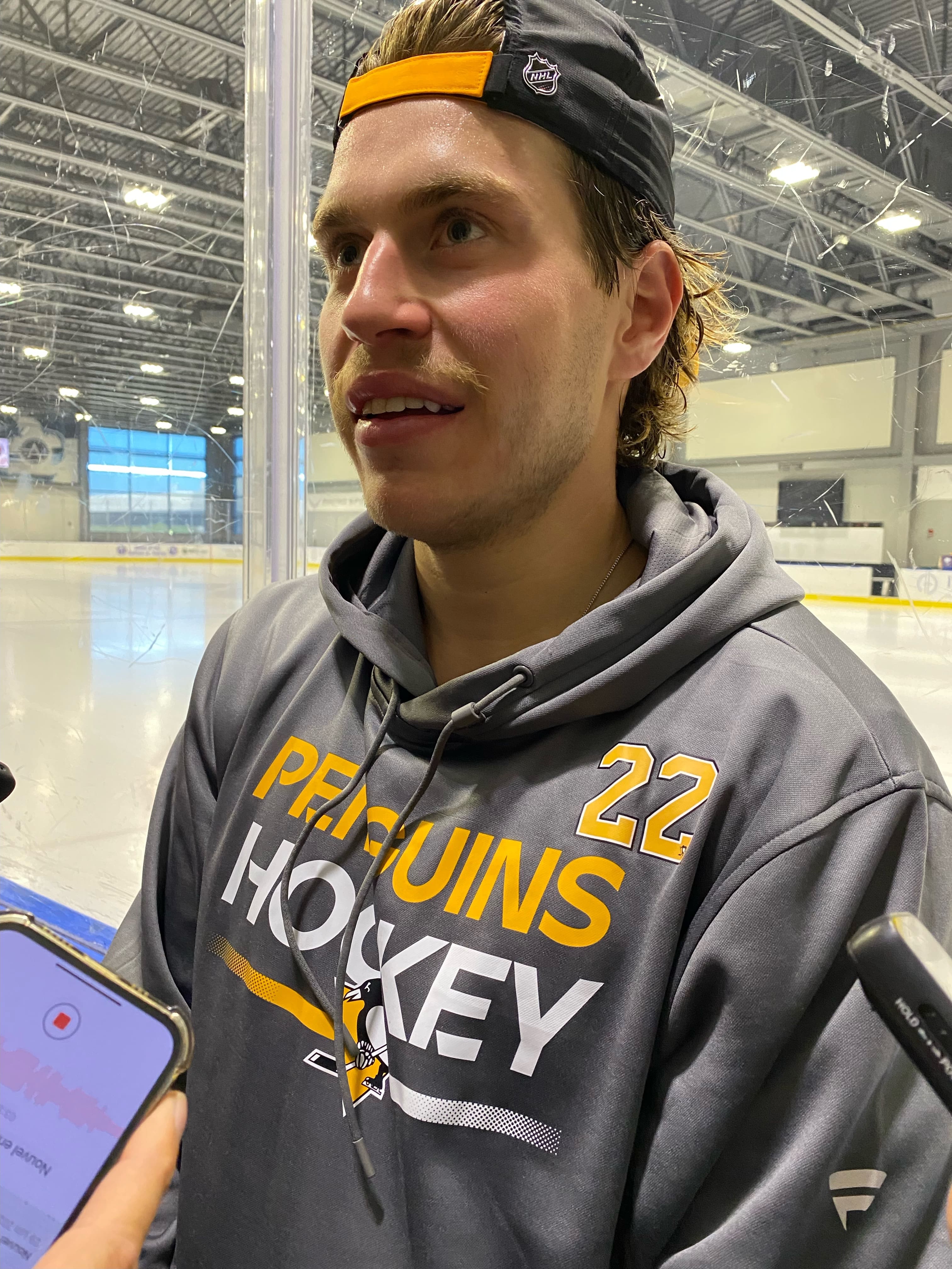 Penguins de Pittsburgh: Samuel Poulin a rencontr&eacute; Kyle Dubas et Jason Spezza pour discuter de sa situation personnelle