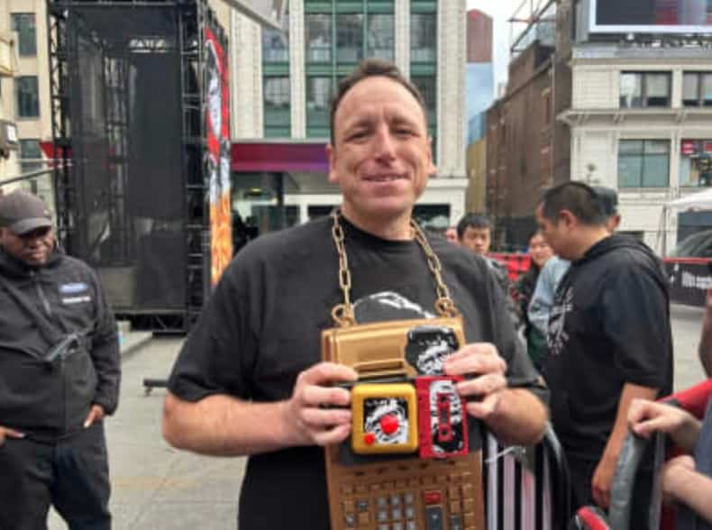 Joey «Jaws» Chestnut à la compétition de poutine, le samedi 19 septembre