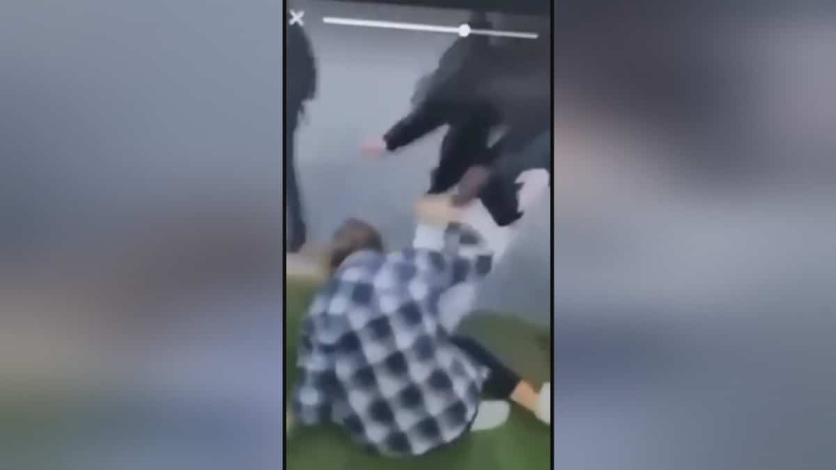 Québec: des jeunes arrêtés pour agression dans une cour d’école