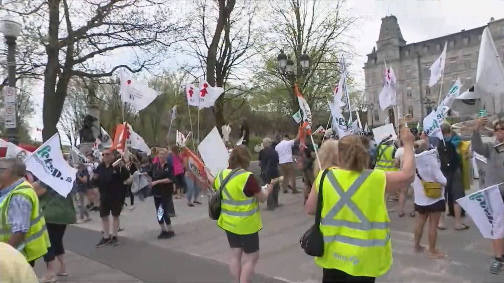 Importante manifestation des conducteurs de bus scolaire &agrave; Qu&eacute;bec