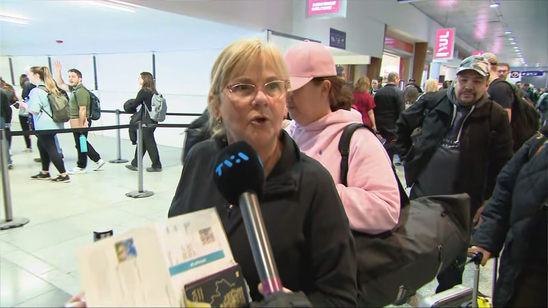 Longues files d'attente &agrave; Montr&eacute;al-Trudeau: des passagers forc&eacute;s de repasser au point de fouille apr&egrave;s un probl&egrave;me technique
