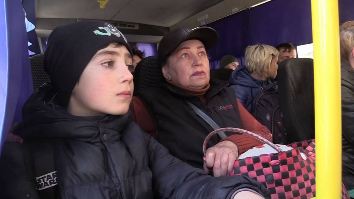 Ukraine: trois bus d'évacués de Marioupol sont arrivés à Zaporijjia