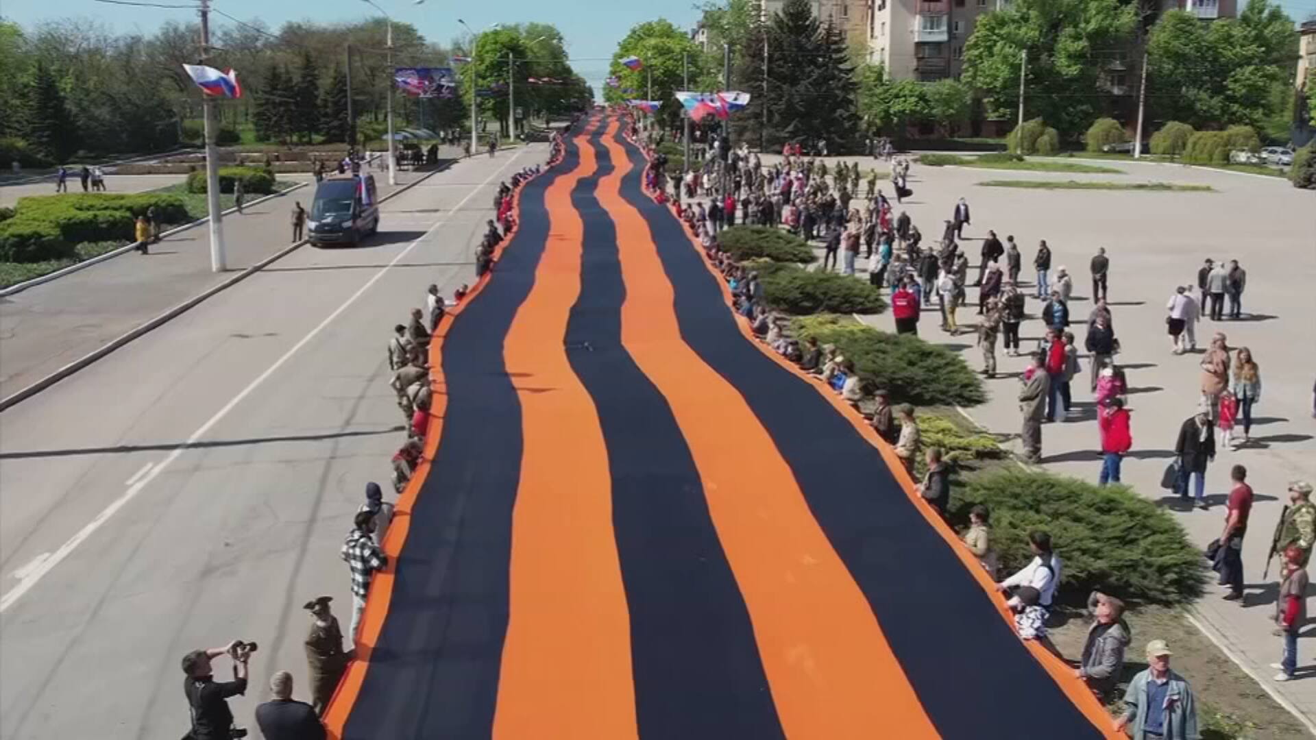 Ukraine: les s&eacute;paratistes prorusses d&eacute;filent &agrave; Marioupol pour le 9 mai