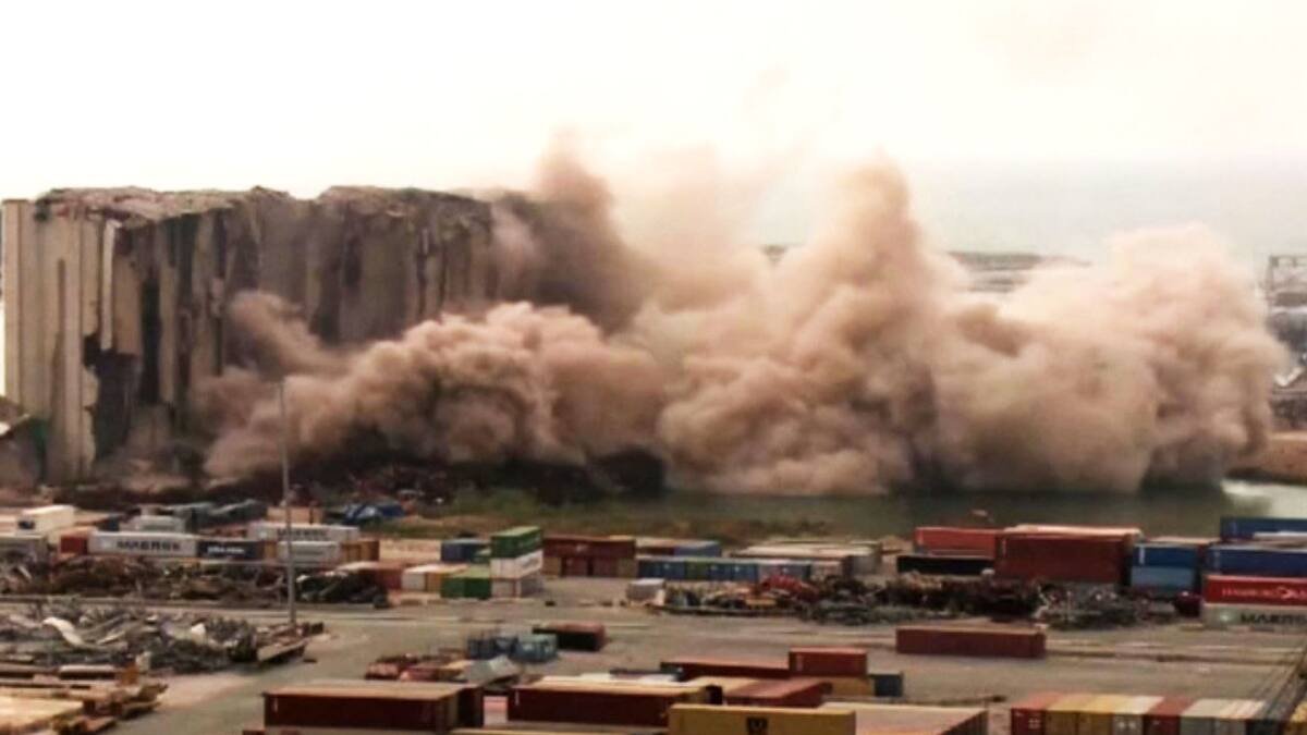 EN VIDÉO | Effondrement spectaculaire des silos de Beyrouth