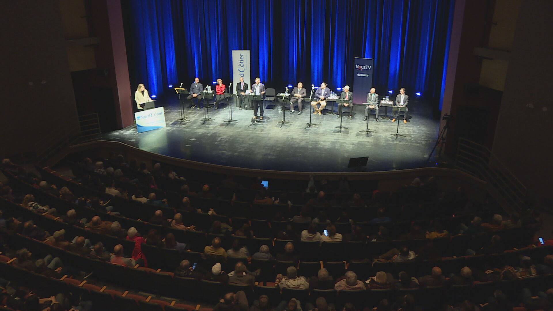 Sept-Îles: Ambiance cordiale au débat municipal | TVA Nouvelles