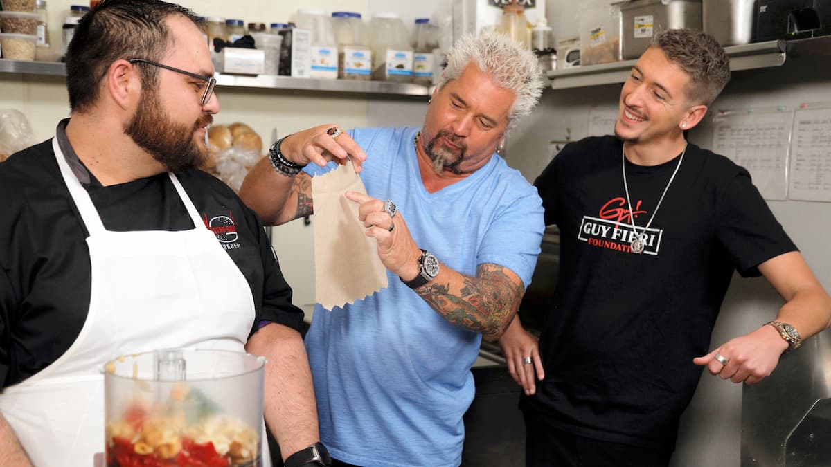 Couche-Tard s’associe au célèbre chef Guy Fieri pour mousser ses ventes ...