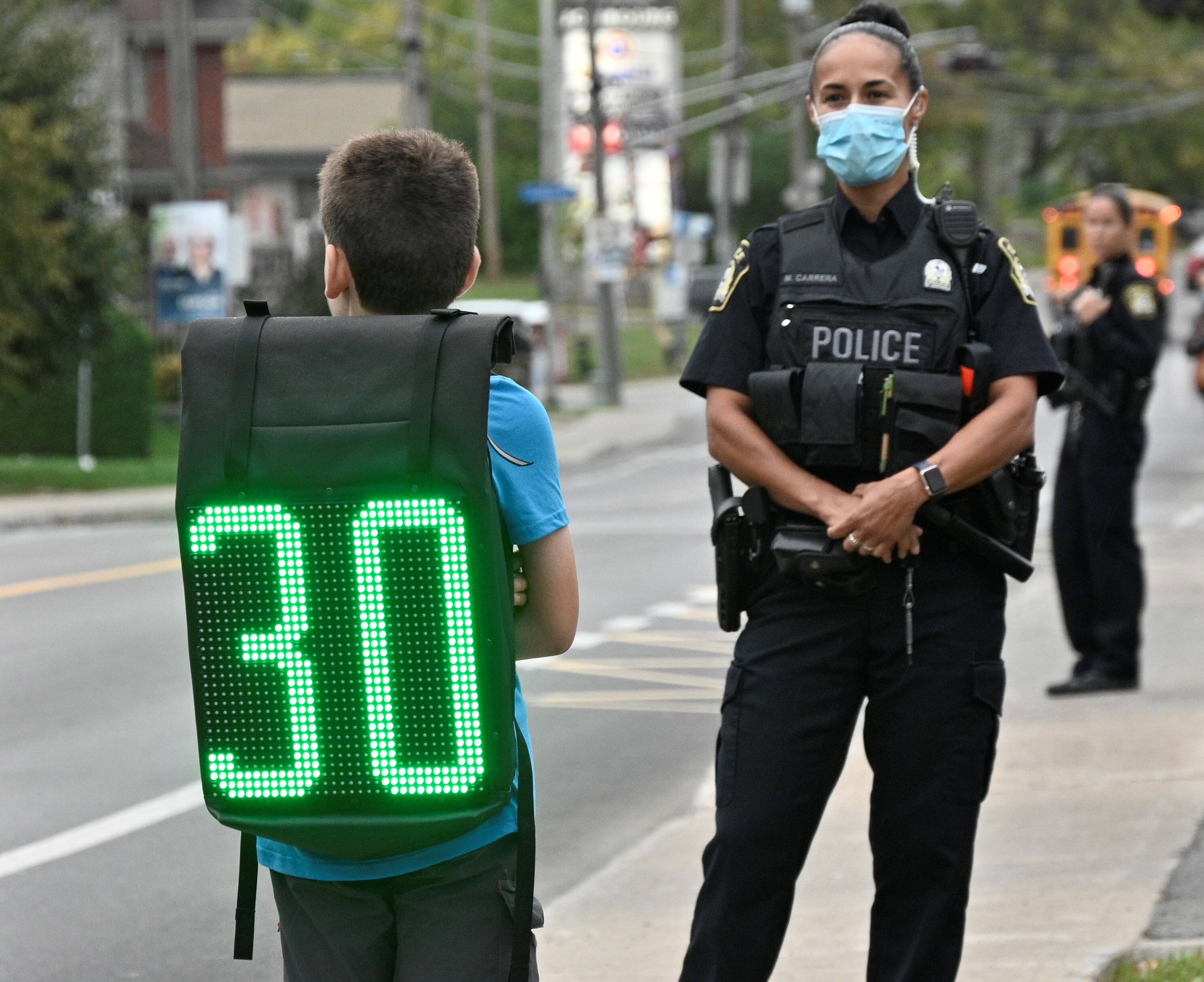 Des &laquo;radars vivants&raquo; pour inciter les automobilistes &agrave; lever le pied