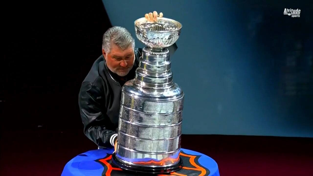 Raymond Bourque renoue avec la coupe Stanley | JDM