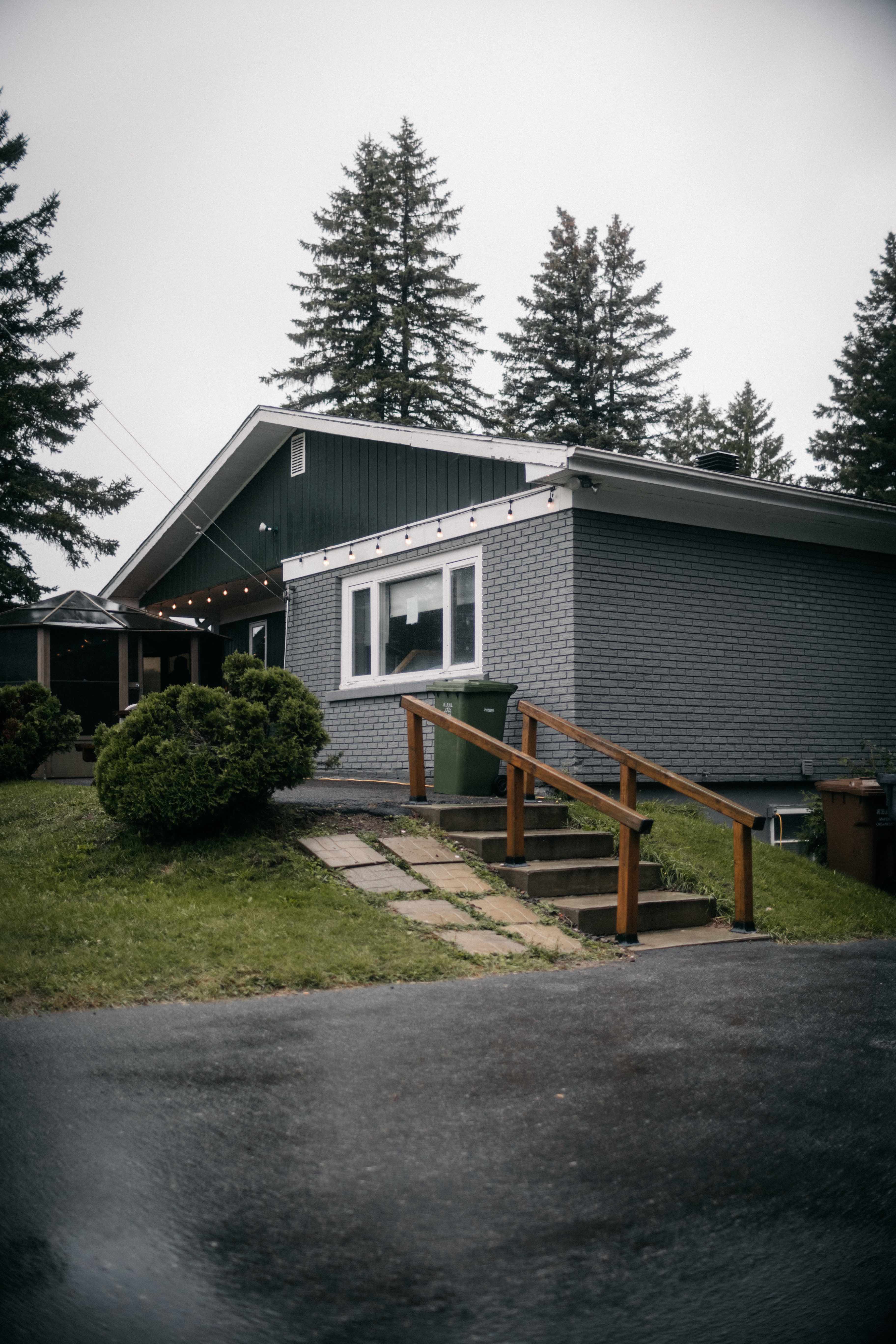 À cause de la crise de logement, une femme des Laurentides dort au ...