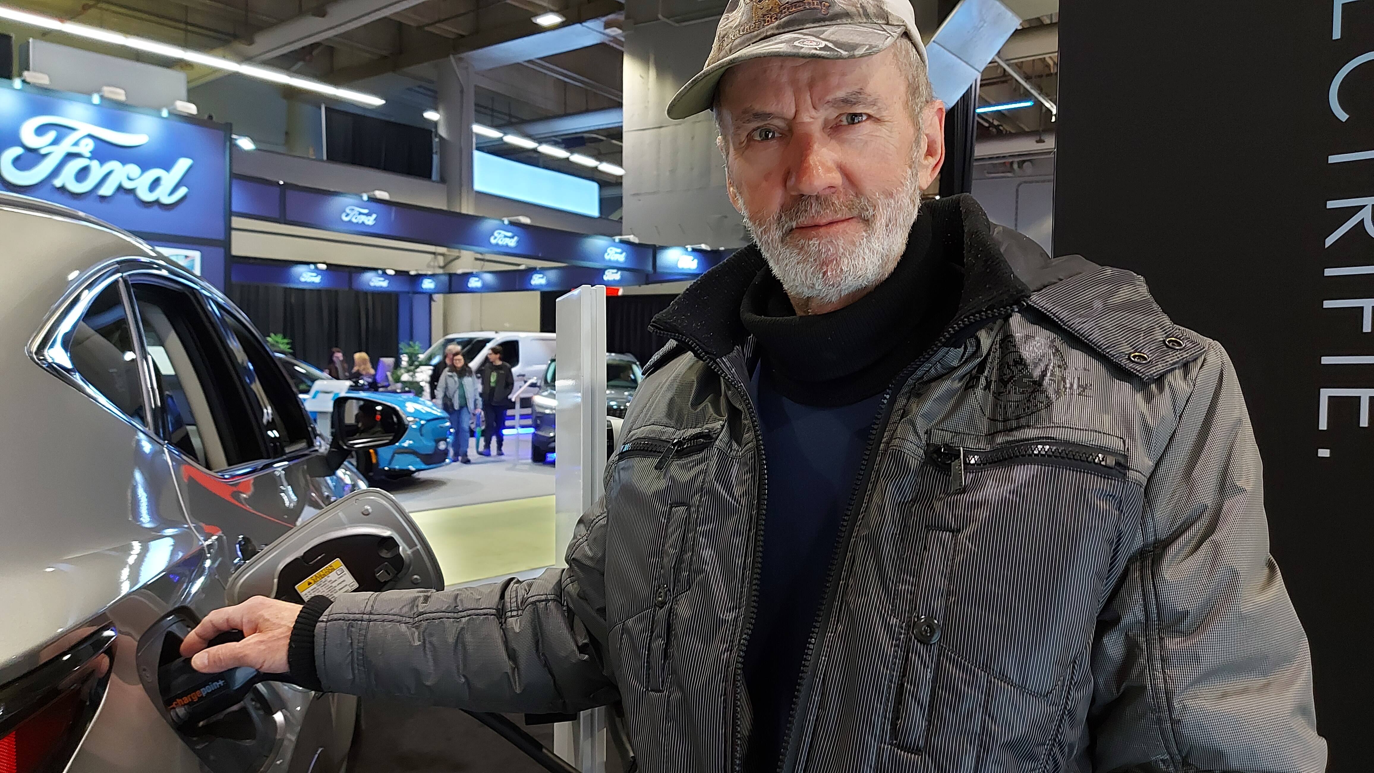 &laquo;&Ccedil;a a &eacute;t&eacute; la goutte qui a fait d&eacute;border le vase&raquo;: des Qu&eacute;b&eacute;cois choqu&eacute;s du prix du gaz se tournent vers l&rsquo;&eacute;lectrique