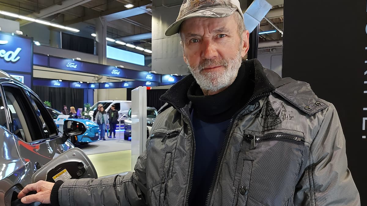 «Ça a été la goutte qui a fait déborder le vase»: des Québécois choqués du prix du gaz se tournent vers l’électrique