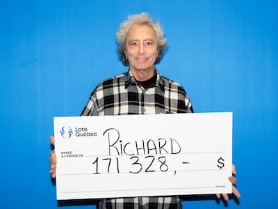 Deux Québécois gagnent beaucoup d'argent après avoir retrouvé de vieux billets de loterie