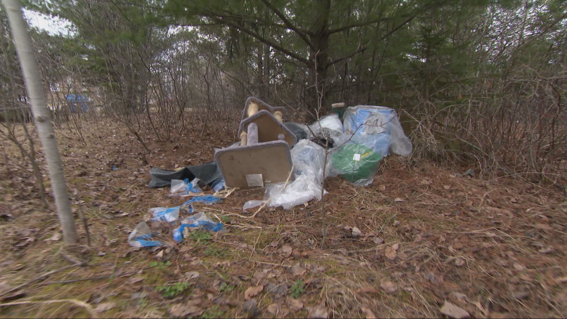 La fonte des neiges laisse réapparaître les déchets à Saguenay