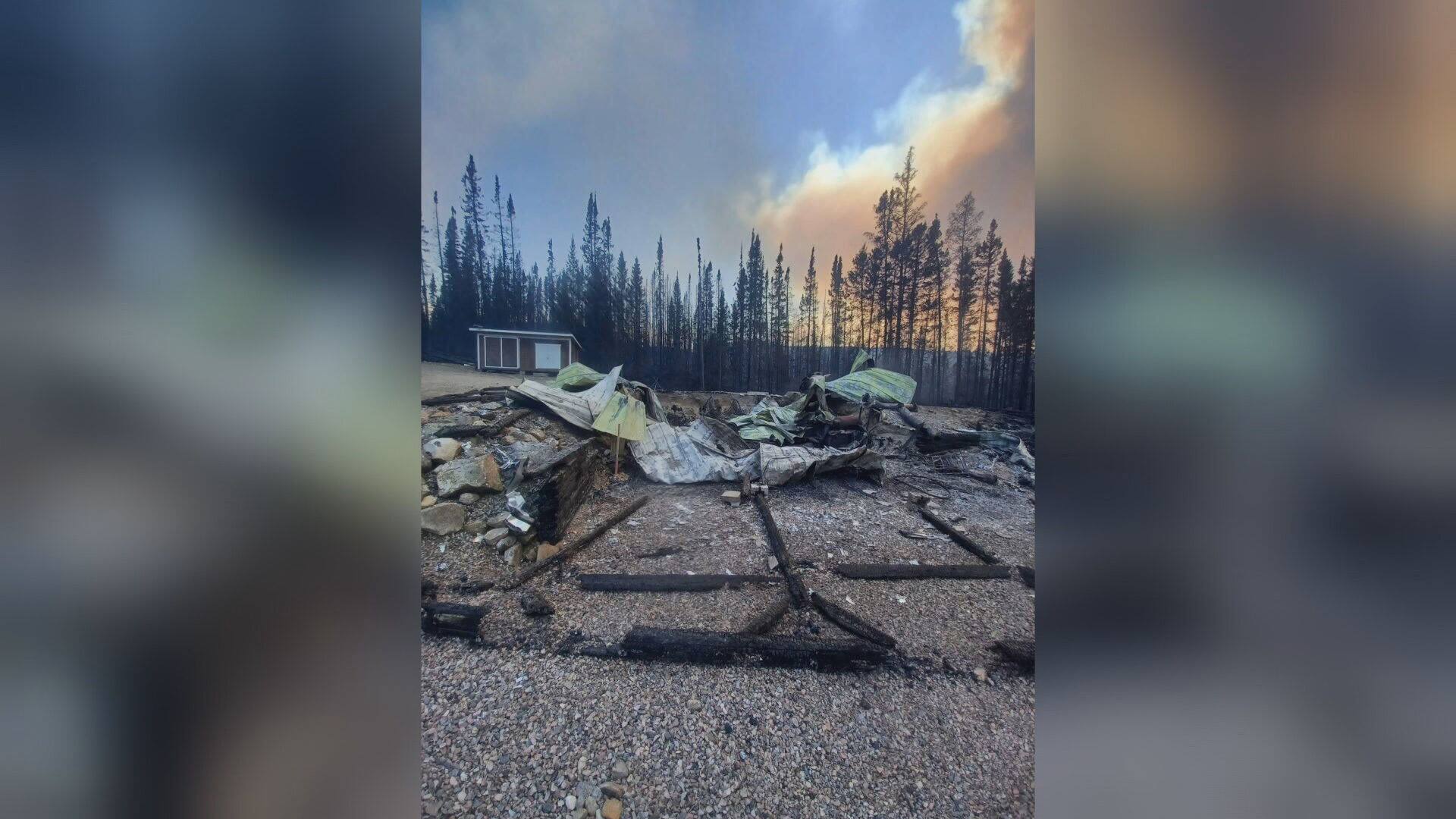 Lac-Saint-Jean: les feux de forêt ont ravagé une quinzaine de chalets ...