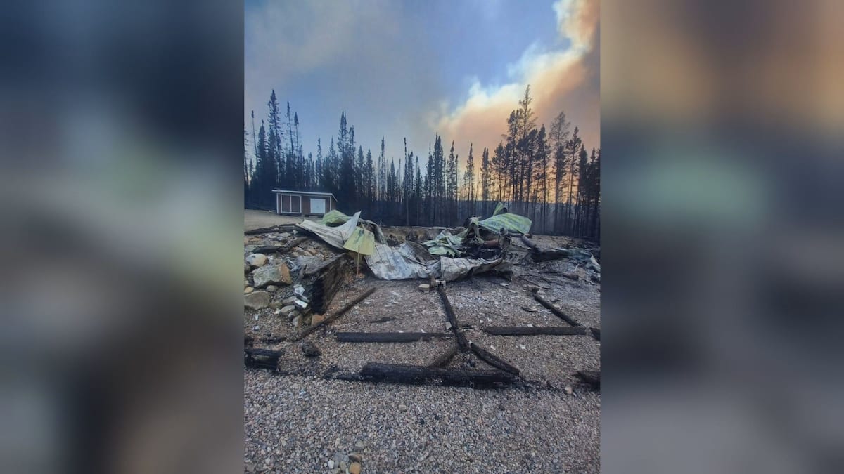 The Ravage Quebec Building Lac-Saint-Jean: les feux de forêt ont ravagé une quinzaine de chalets ...