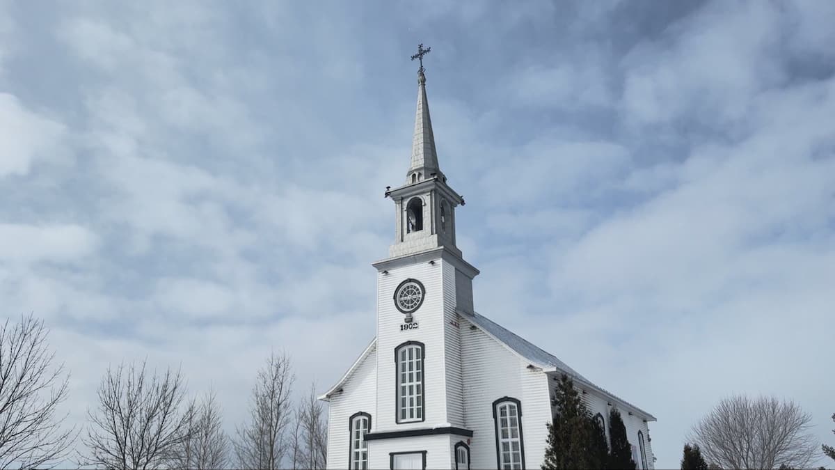 Services de secours au Lac-Kénogami: un défibrillateur sera installé à la chapelle Saint-Cyriac