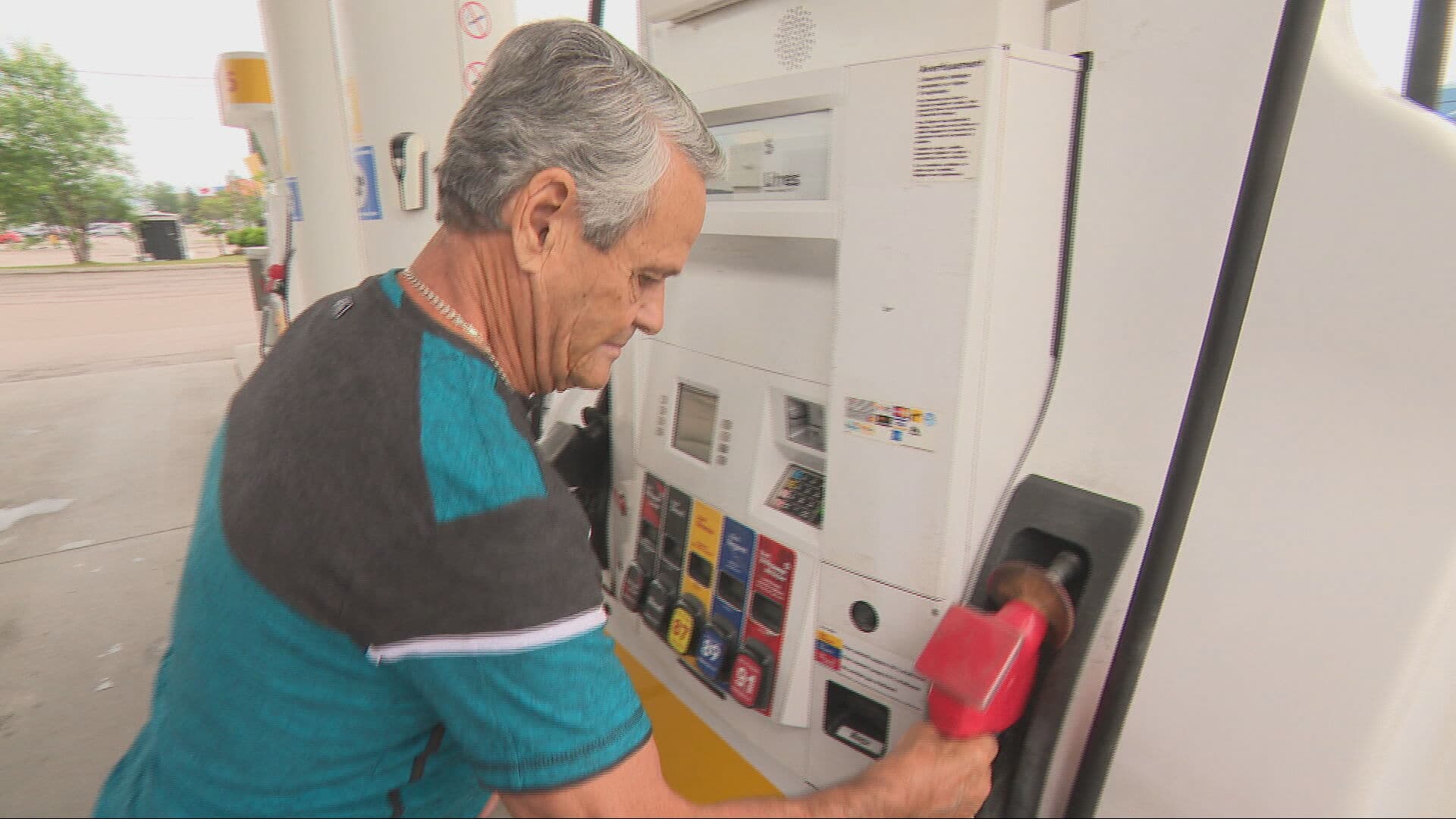 L’essence joue au yo-yo au Saguenay–Lac-Saint-Jean à l’approche de la Fête nationale
