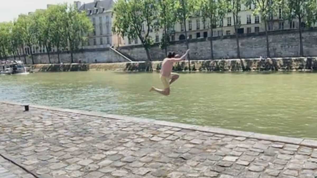 EN VIDÉO | Notre collaborateur à Paris saute dans la Seine pour s’y baigner