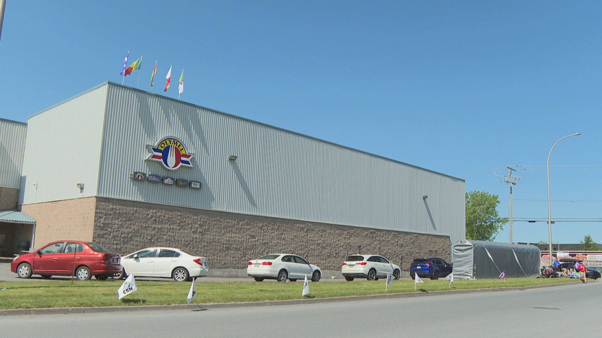 Drummondville les employés de l’usine de bacon Olymel en grève TVA