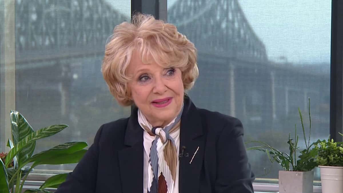 Shirley Théroux partage son histoire dans une biographie «Shirley ...