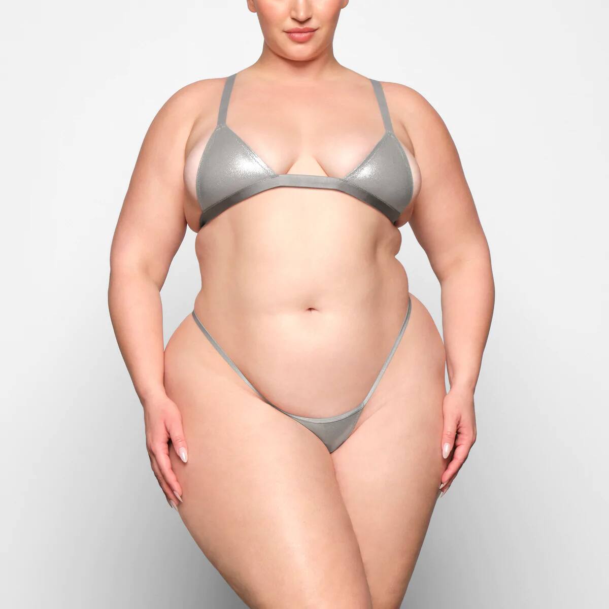 kim-kardashian-vend-le-plus-petit-bikini-qui-existe-clin-d-il