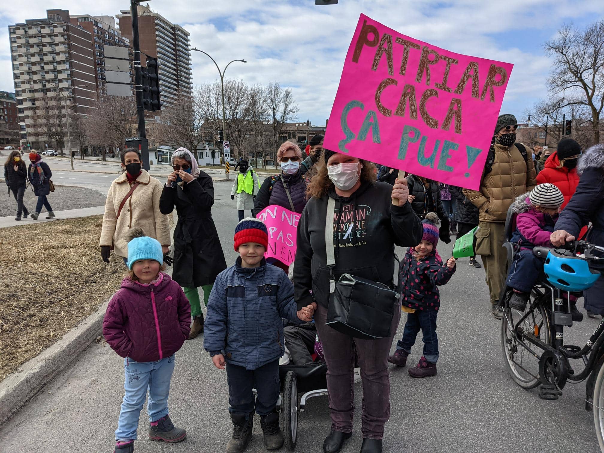 [EN IMAGES] Des milliers de personnes marchent contre la violence ...