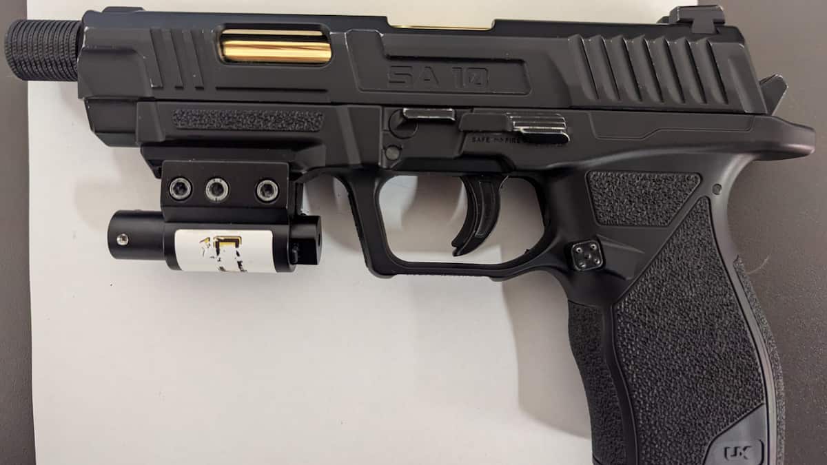 Sherbrooke: un jeune homme de 18 ans exhibe une arme et se fait arrêter