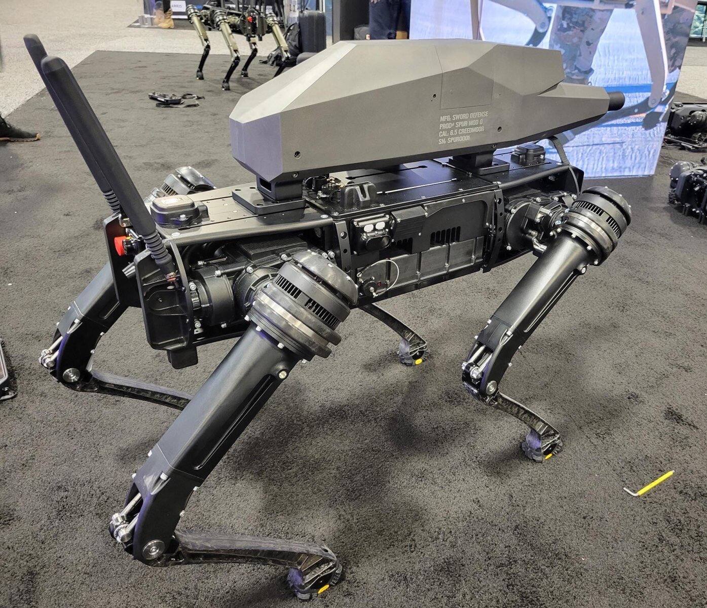 Un premier chien robot arm&eacute; d&rsquo;un fusil d&rsquo;assaut