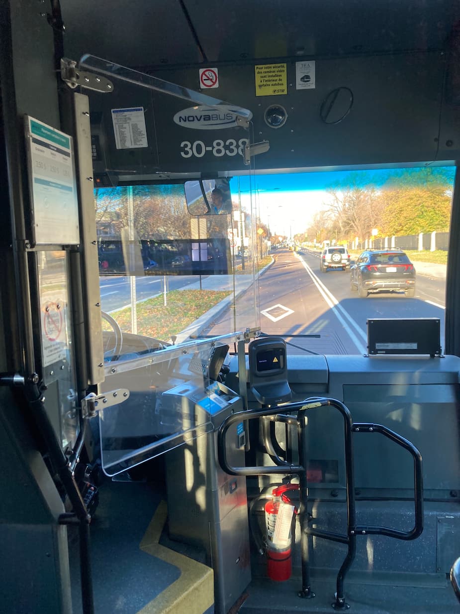 Le SRB Pie-IX, vu de l'intérieur de l'un des bus.