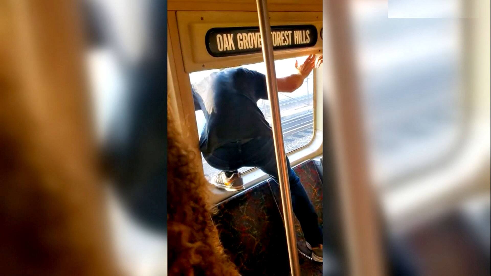 Ils sautent d&rsquo;un train apr&egrave;s une explosion