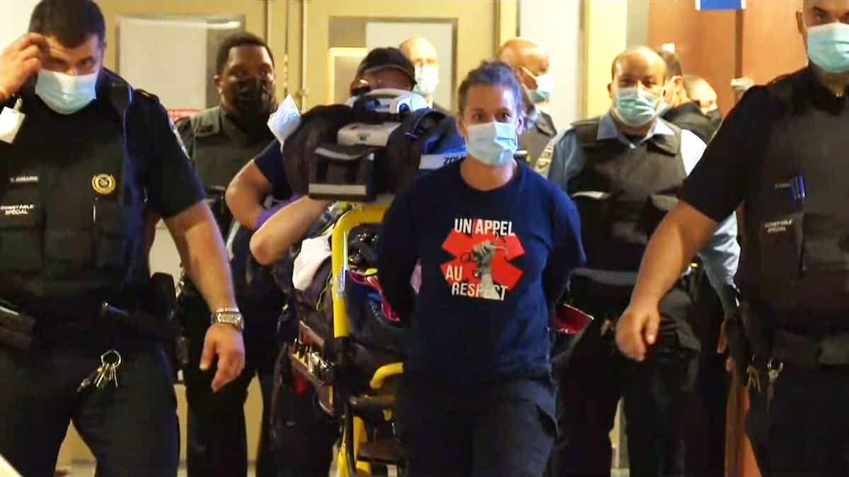 Un accusé pète les plombs en salle de cour