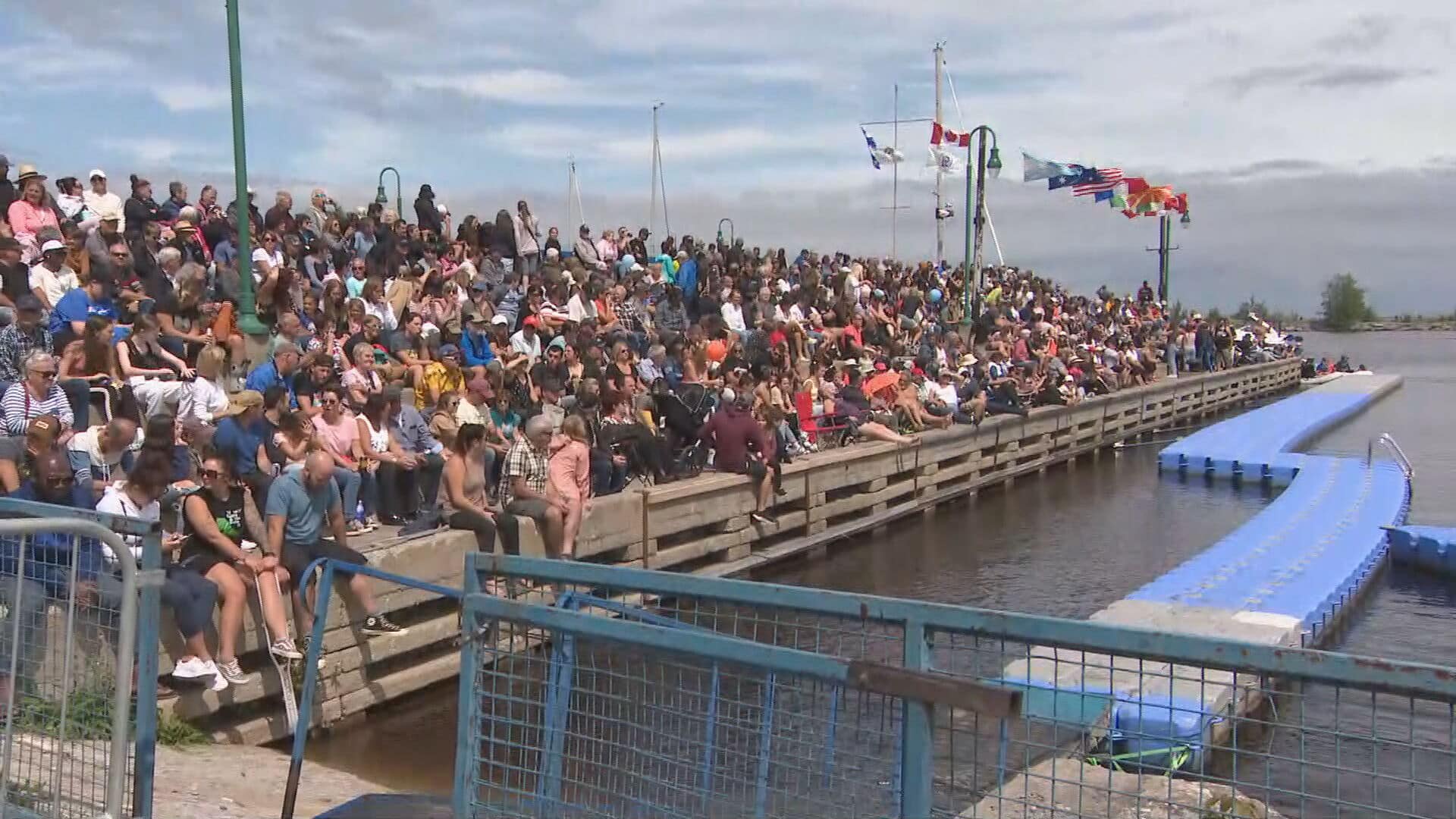 Traversée du lac SaintJean presque la moitié des nageurs déclarent