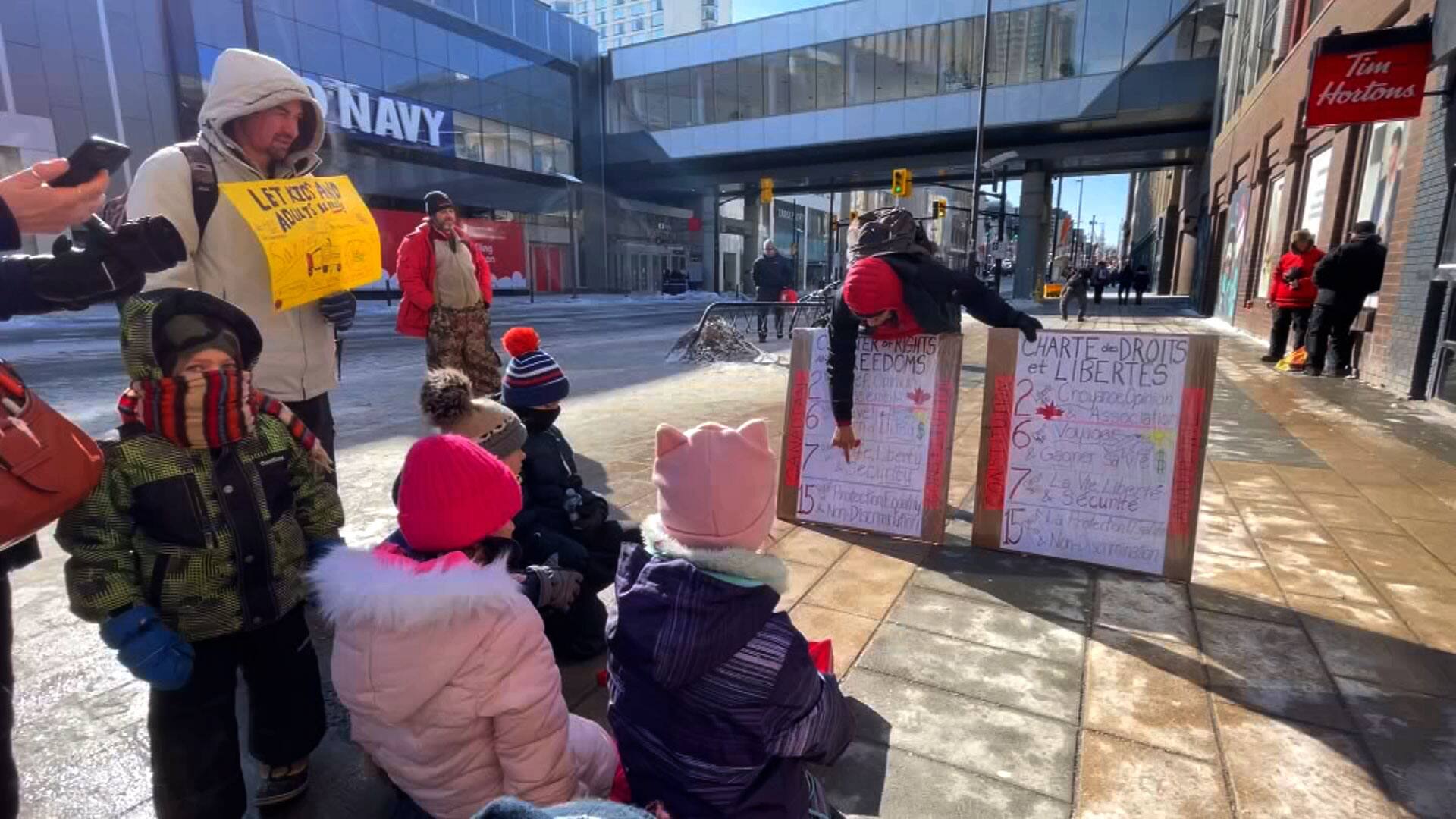 Convoi de la libert&eacute;: &laquo;Les enfants devraient rentrer &agrave; la maison&raquo;, selon une avocate