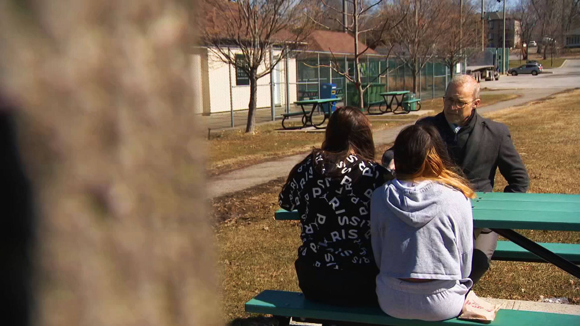 Le ministre Roberge d&eacute;clenche une enqu&ecirc;te sur les all&eacute;gations d&rsquo;agressions sexuelles visant un &eacute;l&egrave;ve de 15 ans