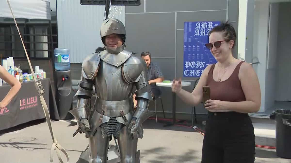 Un chevalier dans les rues au Québec