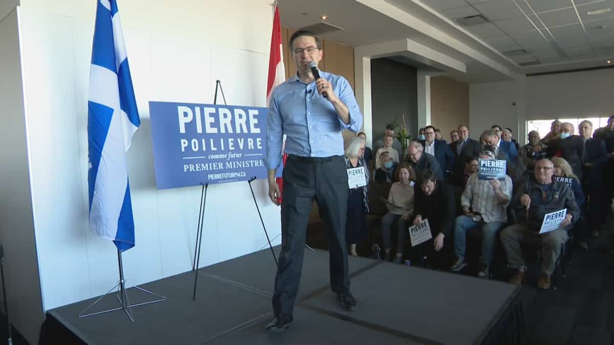 Pierre Poilievre rencontre ses partisans à Lévis