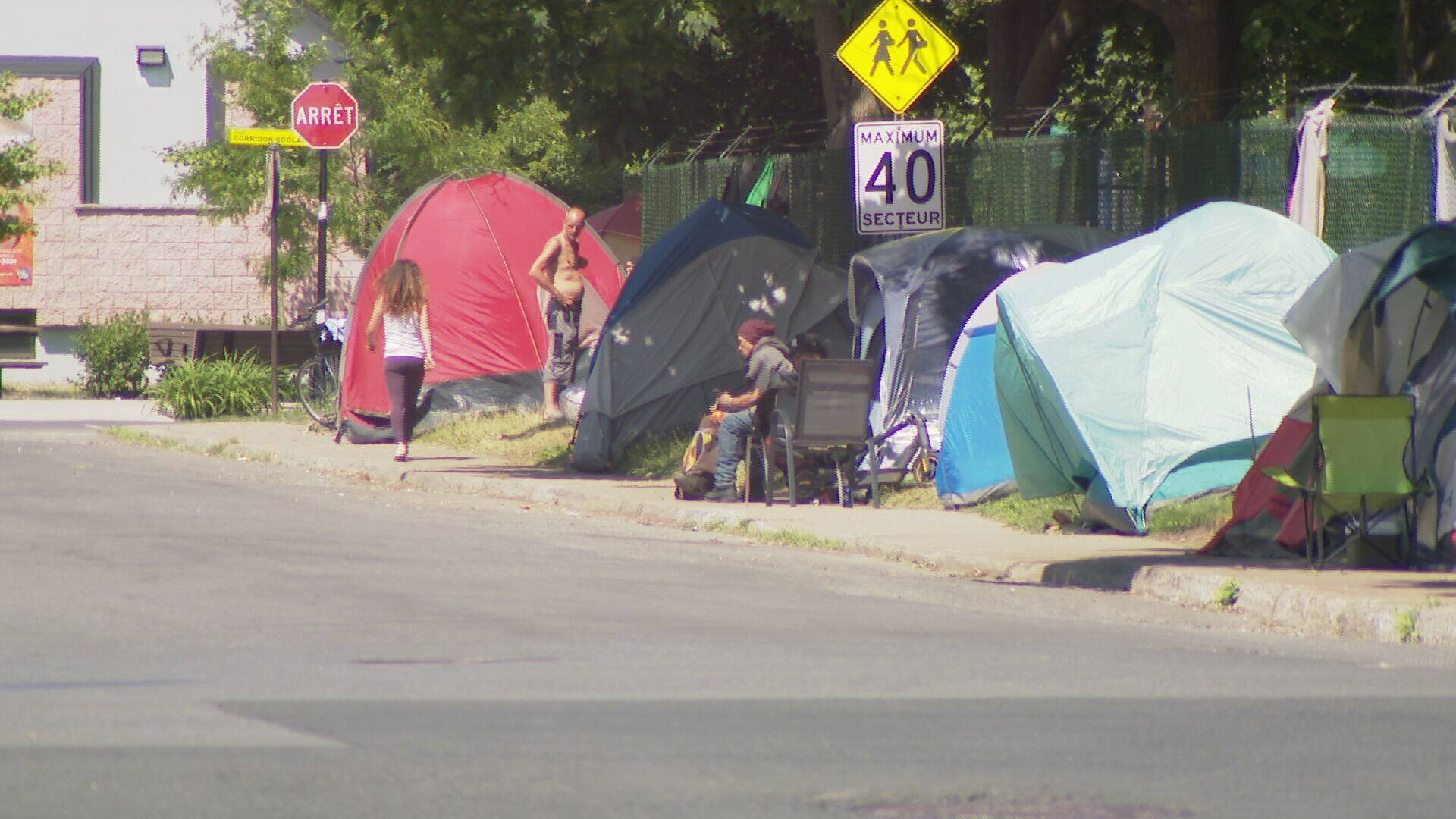 Un imposant campement d'itin&eacute;rants aux abords d&rsquo;une &eacute;cole primaire inqui&egrave;te &agrave; Longueuil