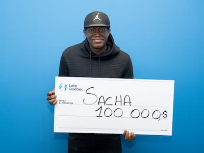 Deux Québécois gagnent beaucoup d'argent après avoir retrouvé de vieux billets de loterie