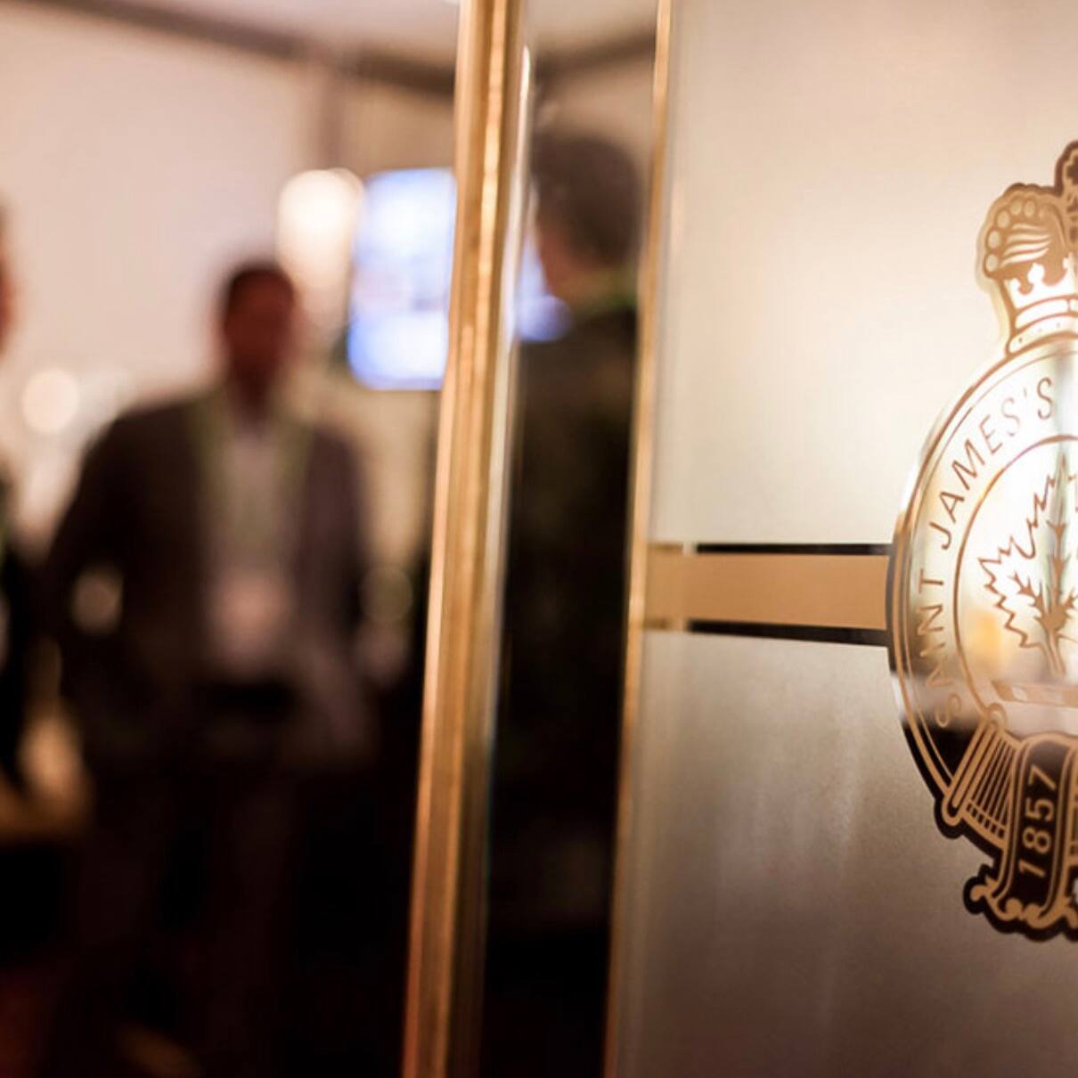 Un repas &agrave; 1700$ au Club Saint-James pour des dirigeants d'HEC