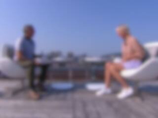 ENTREVUE: L’été et les projets de Pénélope McQuade