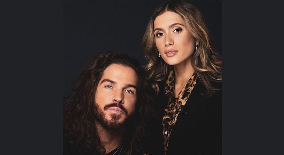 Image principale de l'article Lysandre Nadeau pose avec Claude Bégin flambant nu