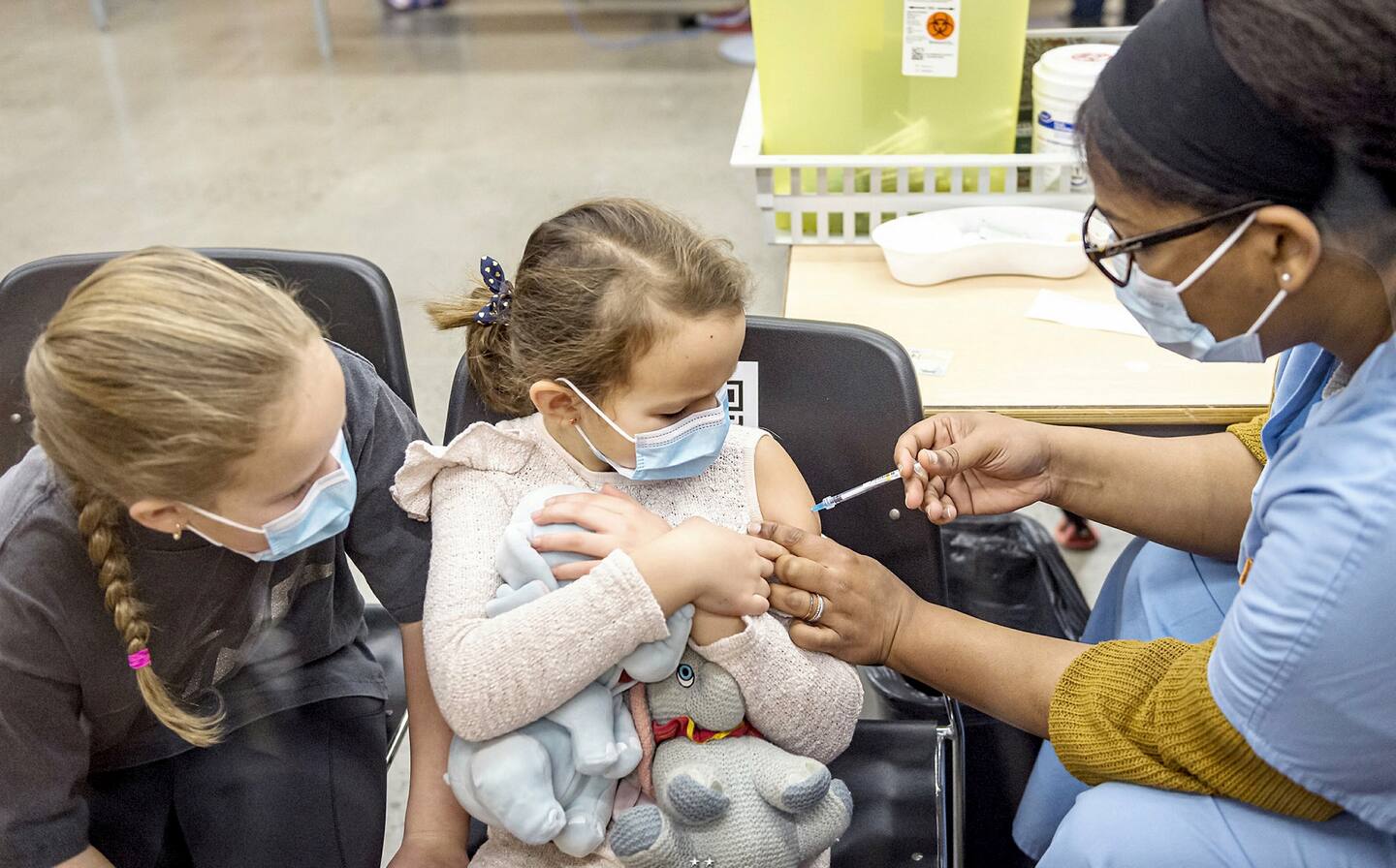 Vaccination 5-11 ans: des enfants ravis de se faire vacciner Vaccination 5-11 ans: des enfants ravis de se faire vacciner
