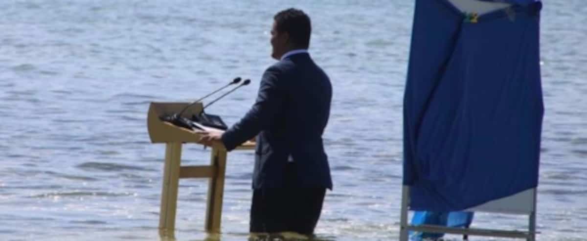 Les jambes dans l’eau, un ministre lance un avertissement au monde