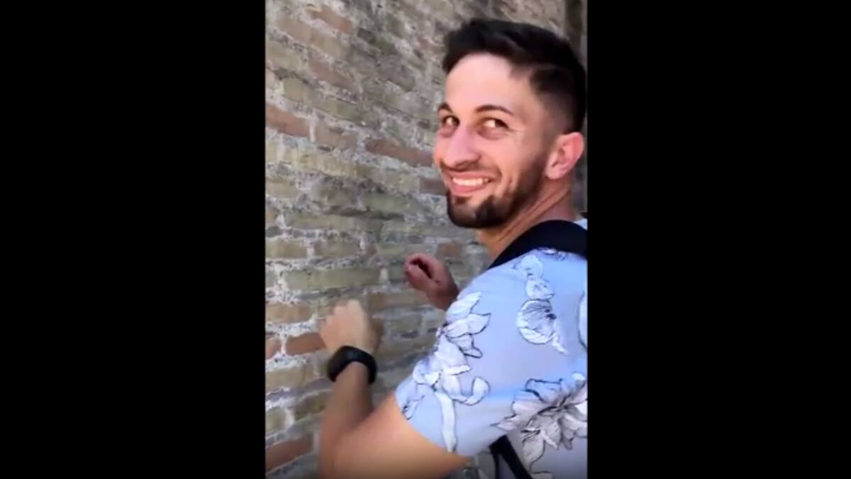 Video | Hotly wanted, he faces 5 years in prison for graffiti on the Colosseum in Rome Video | Hotly wanted, he faces 5 years in prison for graffiti on the Colosseum in Rome