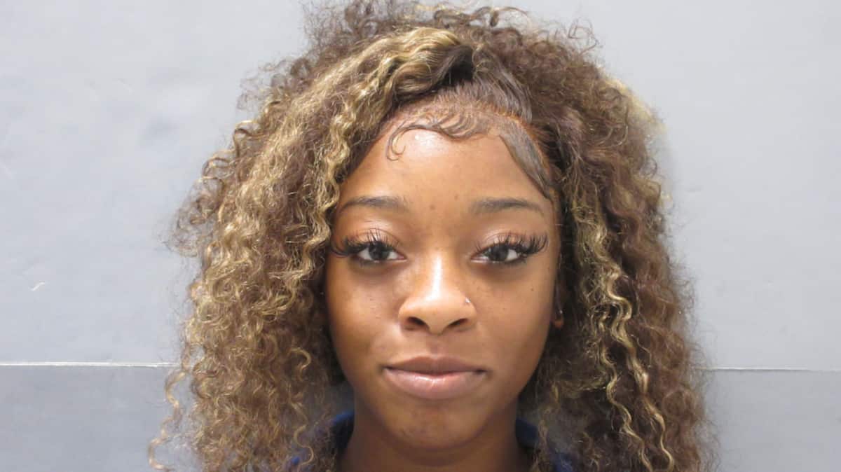 Elle se fait arrêter car elle voulait essayer