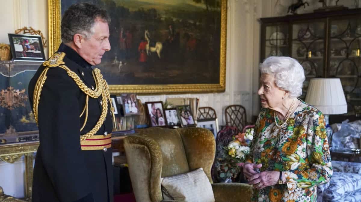 Première apparition publique d'Elizabeth II depuis une absence remarquée