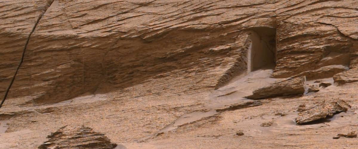 Une mystérieuse «porte» découverte sur la planète Mars