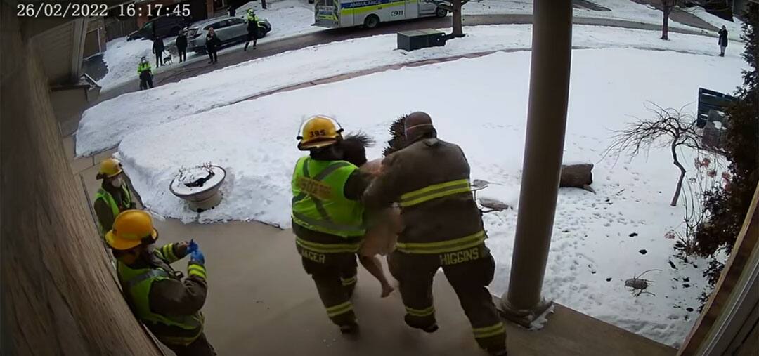 Un homme nu s&egrave;me le chaos &agrave; Cambridge